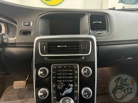 2016 Volvo V60 Cross Country T5 Platinum