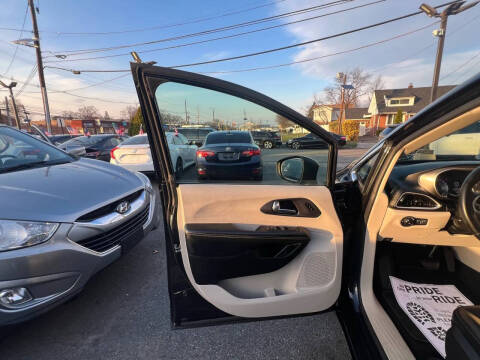 2023 Chrysler Pacifica Touring L
