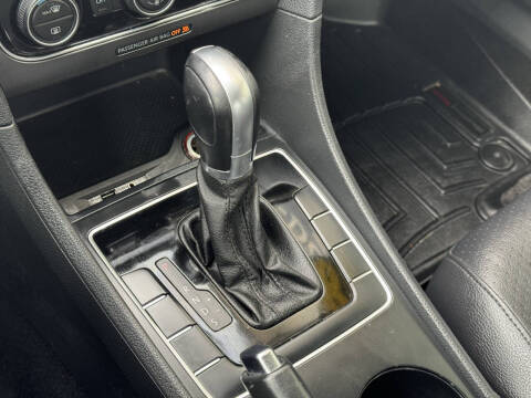 2018 Volkswagen Passat 2.0T R-Line