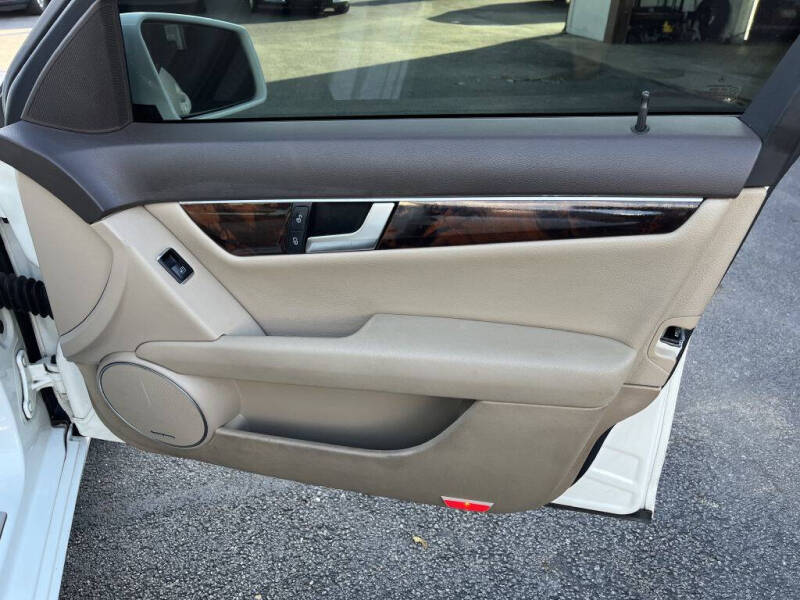 2012 Mercedes-Benz C-Class C 300 Luxury 4MATIC