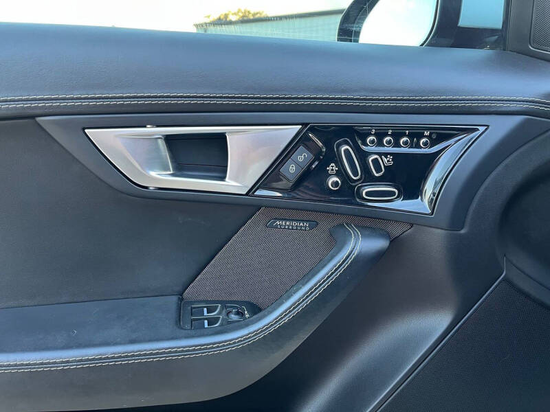 2016 Jaguar F-TYPE R