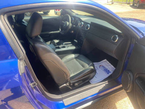 2005 Ford Mustang V6 Deluxe