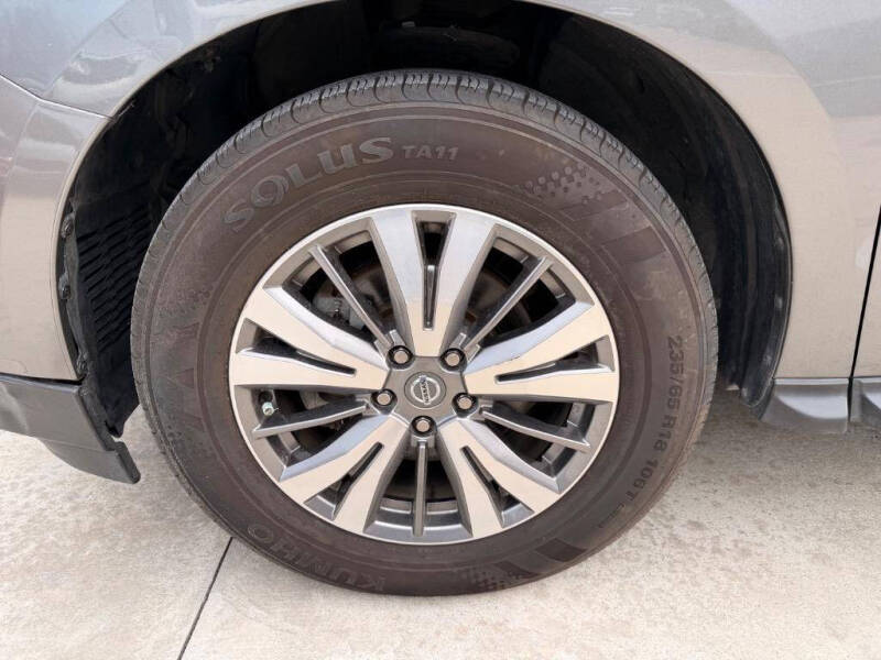 2020 Nissan Pathfinder SV