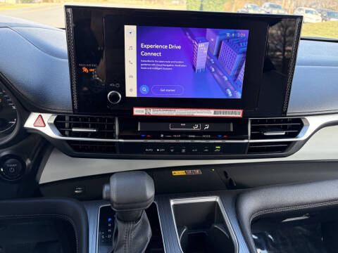 2025 Toyota Sienna LE 8-Passenger