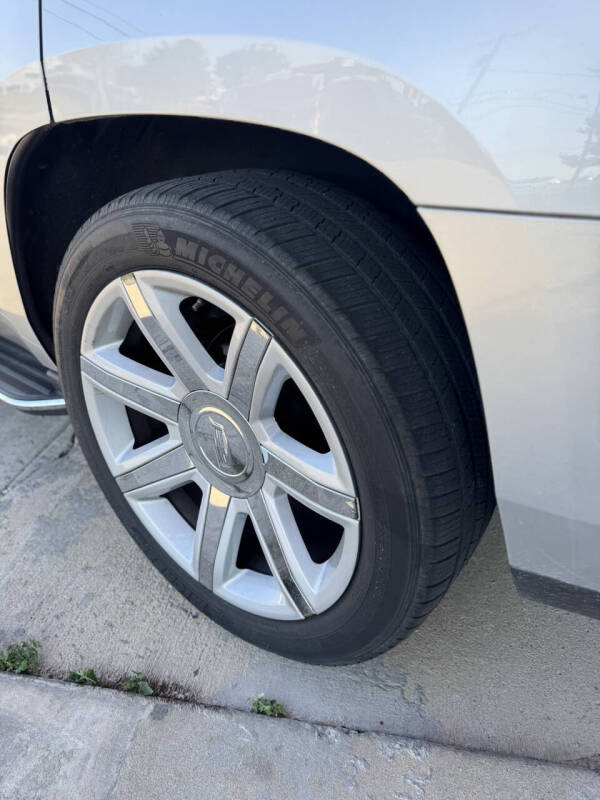 2016 Cadillac Escalade Luxury Collection