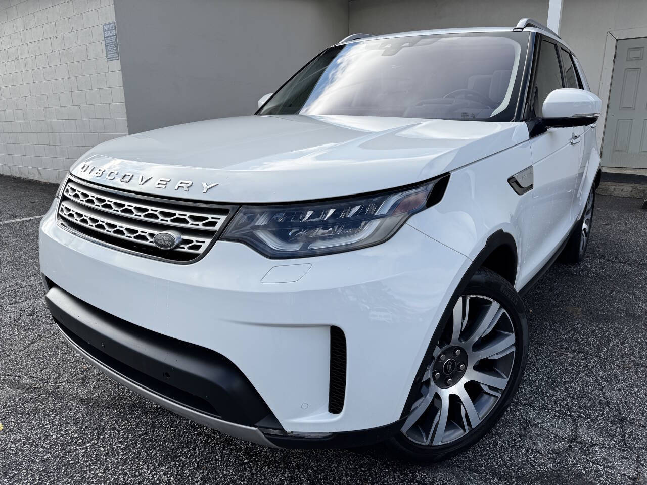 2017 Land Rover Discovery HSE Luxury AWD 4dr SUV's photo