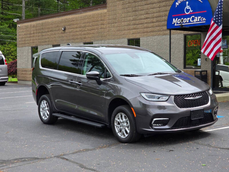 Used 2023 Chrysler Pacifica Touring L with VIN 2C4RC1BGXPR586155 for sale in Hudson, NH