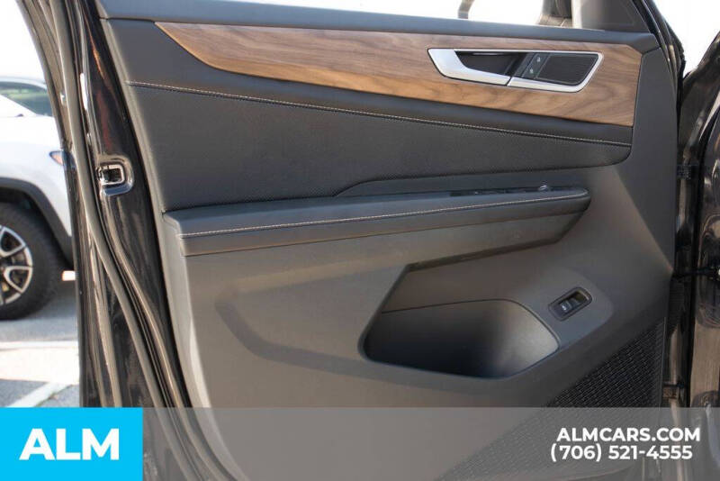 2025 Volkswagen Atlas SE