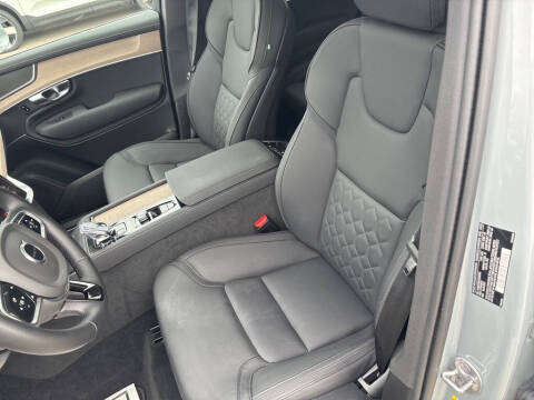 2025 Volvo XC90 B5 Plus Bright Theme 7P