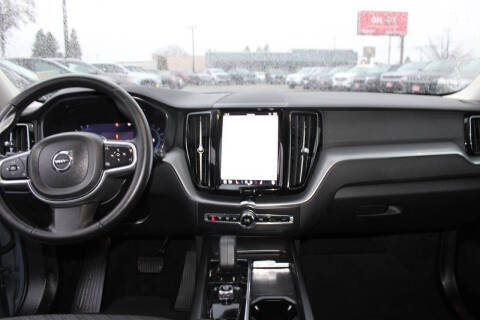 2022 Volvo XC60 B5 Momentum