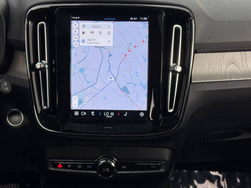 2024 Volvo XC40 B5 Plus Bright Theme