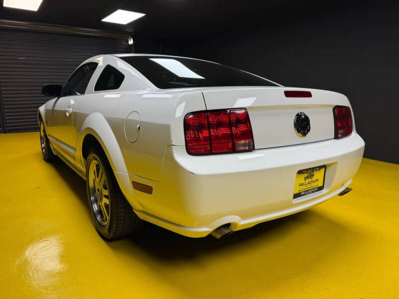 2005 Ford Mustang GT Deluxe