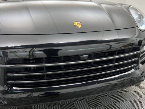 2023 Porsche Cayenne Coupe Platinum Edition