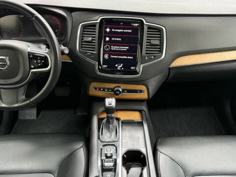 2021 Volvo XC90 T5 Momentum