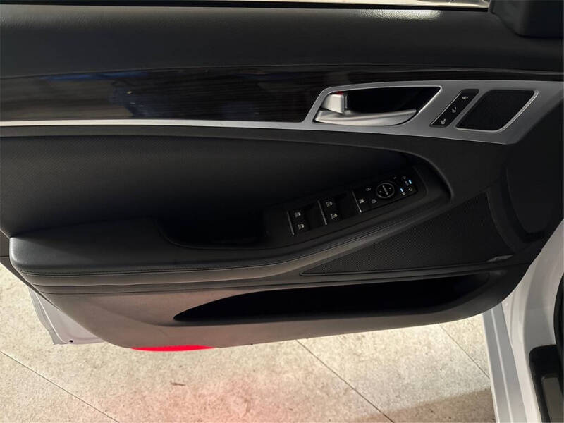 2015 Hyundai Genesis