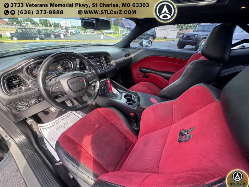 2017 Dodge Challenger 392 HEMI Scat Pack Shaker