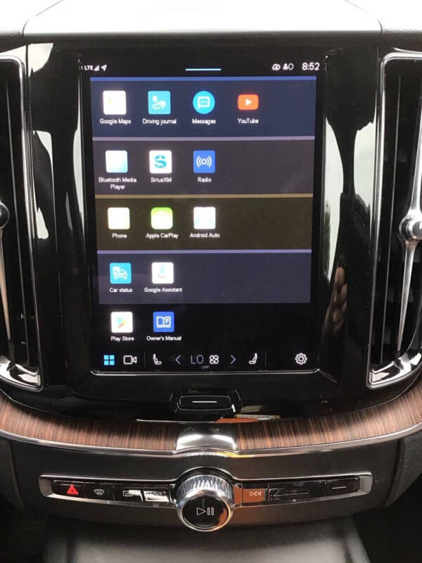 2023 Volvo XC60 Recharge T8 Plus Bright Theme