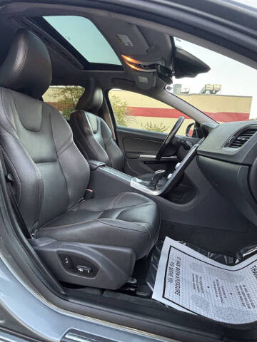 2016 Volvo V60 Cross Country T5