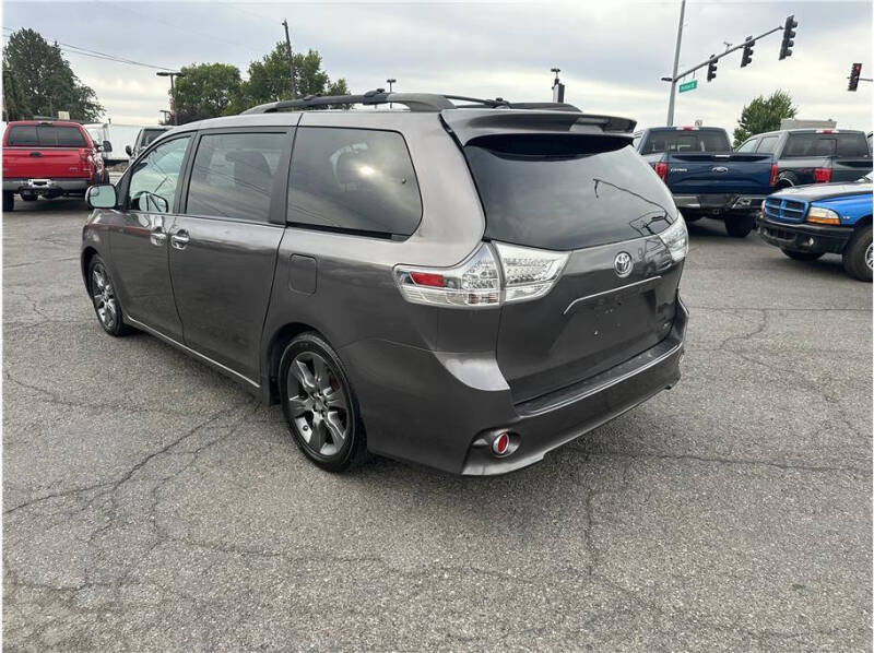 2015 Toyota Sienna