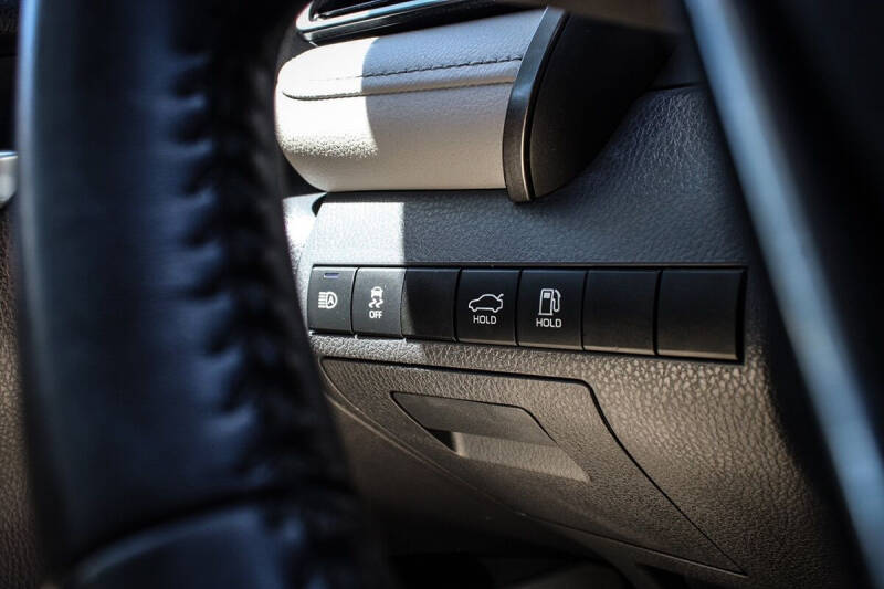 2020 Toyota Camry Hybrid XLE