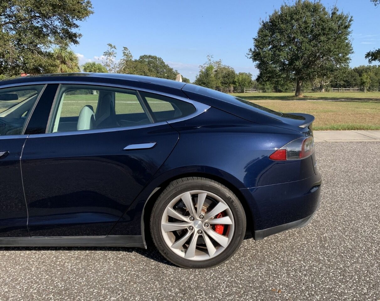 2014 Tesla Model S 22
