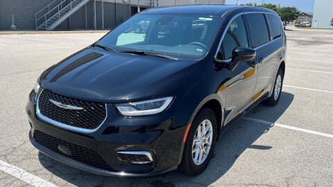 2025 Chrysler Pacifica Select