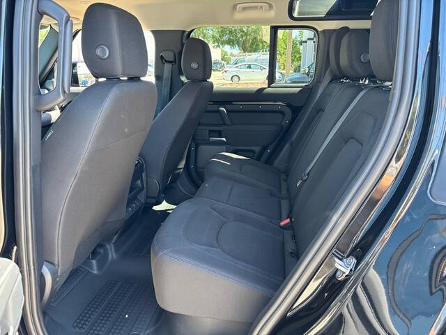 2023 Land Rover Defender 8