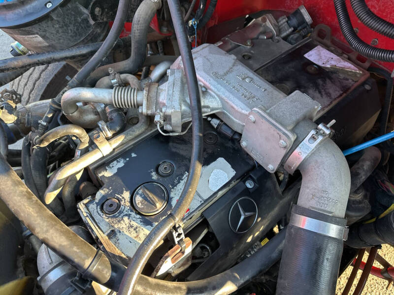 2005 Freightliner M2 106