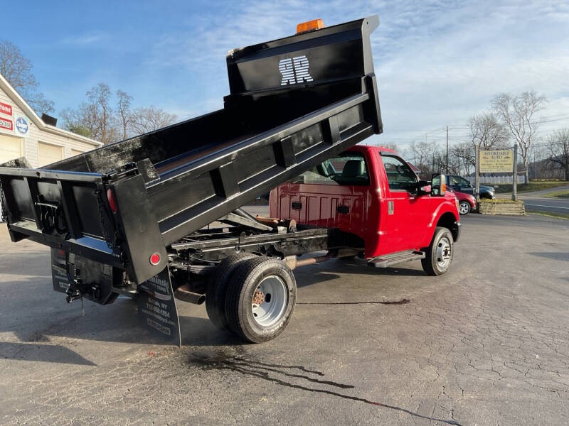 2015 Ford F-350 Super Duty Chassis Cab XLT photo 12