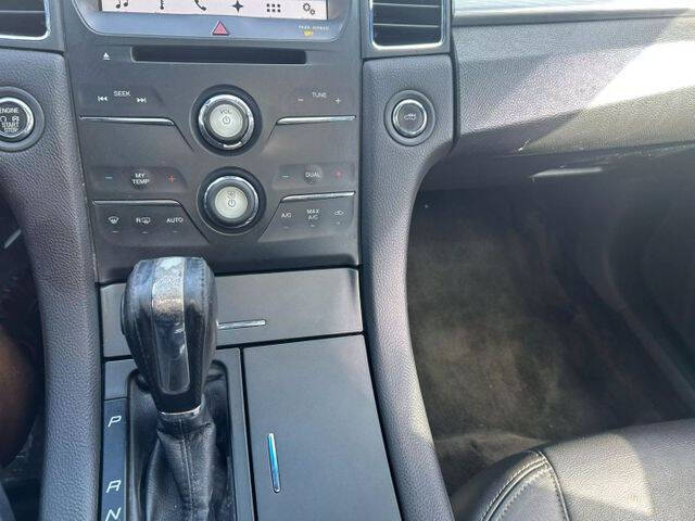 2017 Ford Taurus SEL