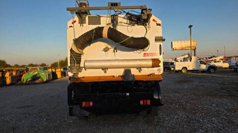 2011 Freightliner M2 106