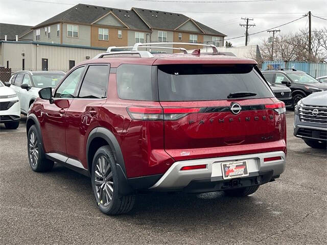 2025 Nissan Pathfinder SL