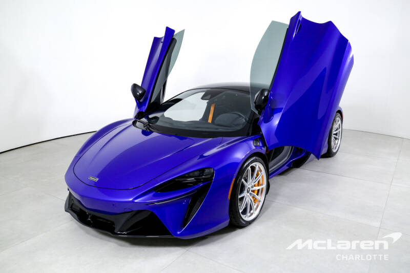 2023 McLaren Artura
