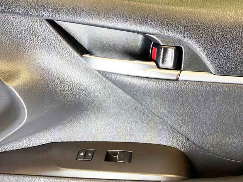 2022 Toyota Camry Hybrid XLE