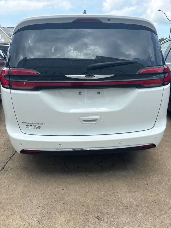 2024 Chrysler Pacifica Touring L