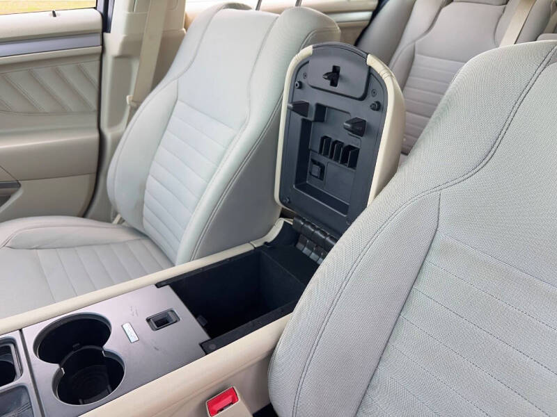 2019 Ford Taurus SE
