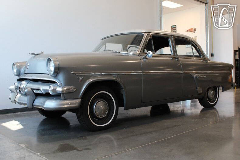 1954 Ford Crestline