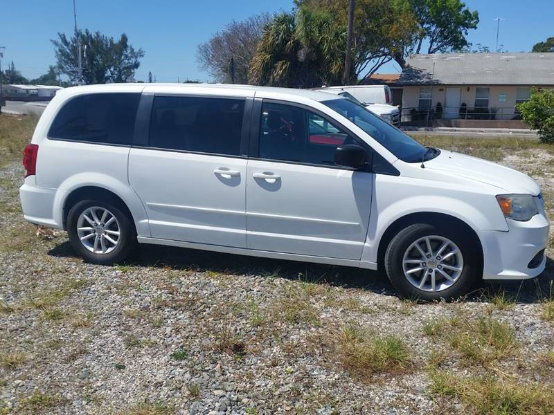 2014 Dodge Grand Caravan Minivan - $7,495