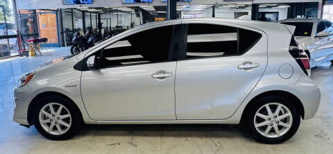 2016 Toyota Prius c Three