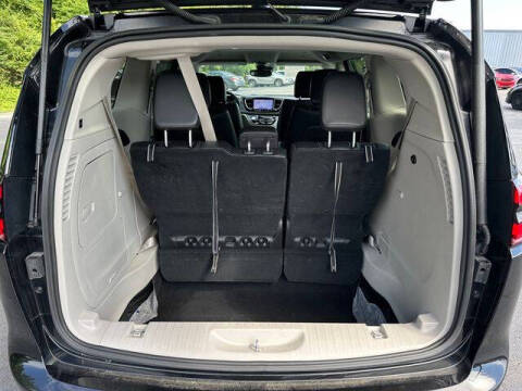 2024 Chrysler Pacifica Plug-In Hybrid Select