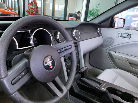 2007 Ford Mustang V6 Deluxe