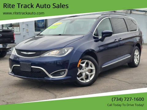 2017 Chrysler Pacifica for sale at Rite Track Auto Sales in Wayne MI
