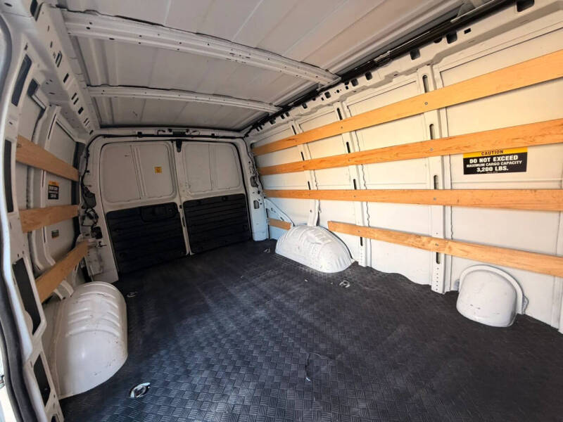 2025 Chevrolet Express 2500