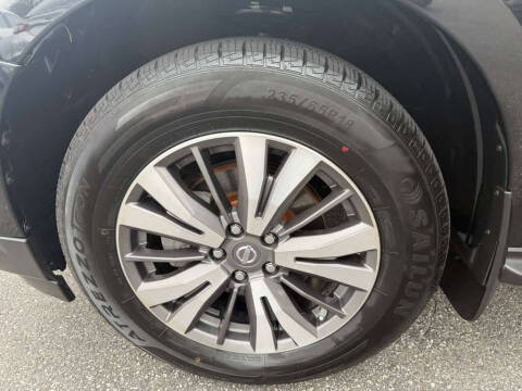 2017 Nissan Pathfinder SV