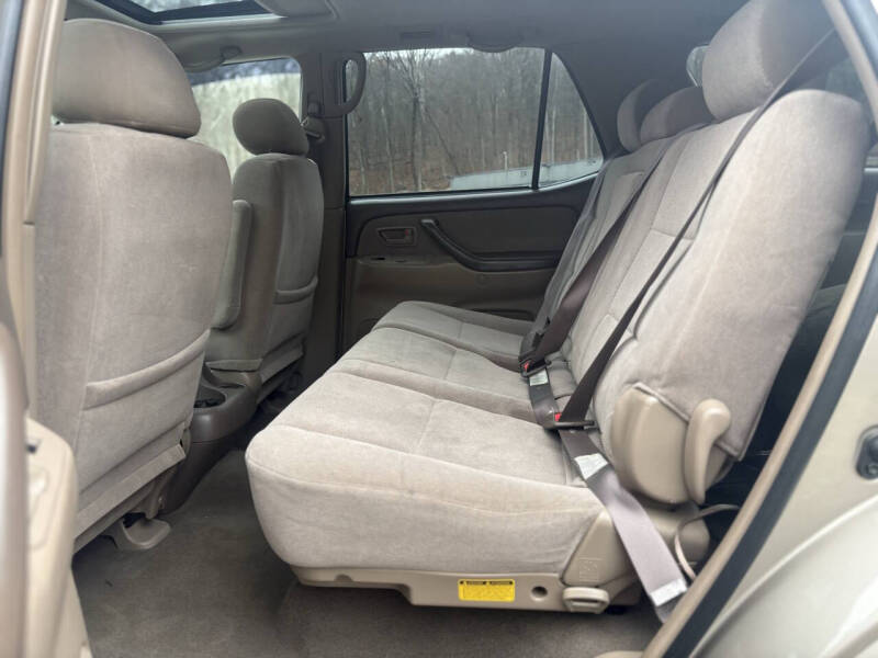 2004 Toyota Sequoia SR5