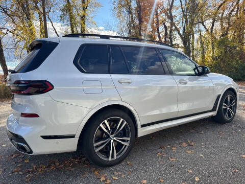 2023 BMW X7 M60i