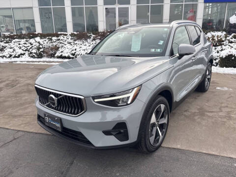 2025 Volvo XC40 B5 Plus Bright Theme