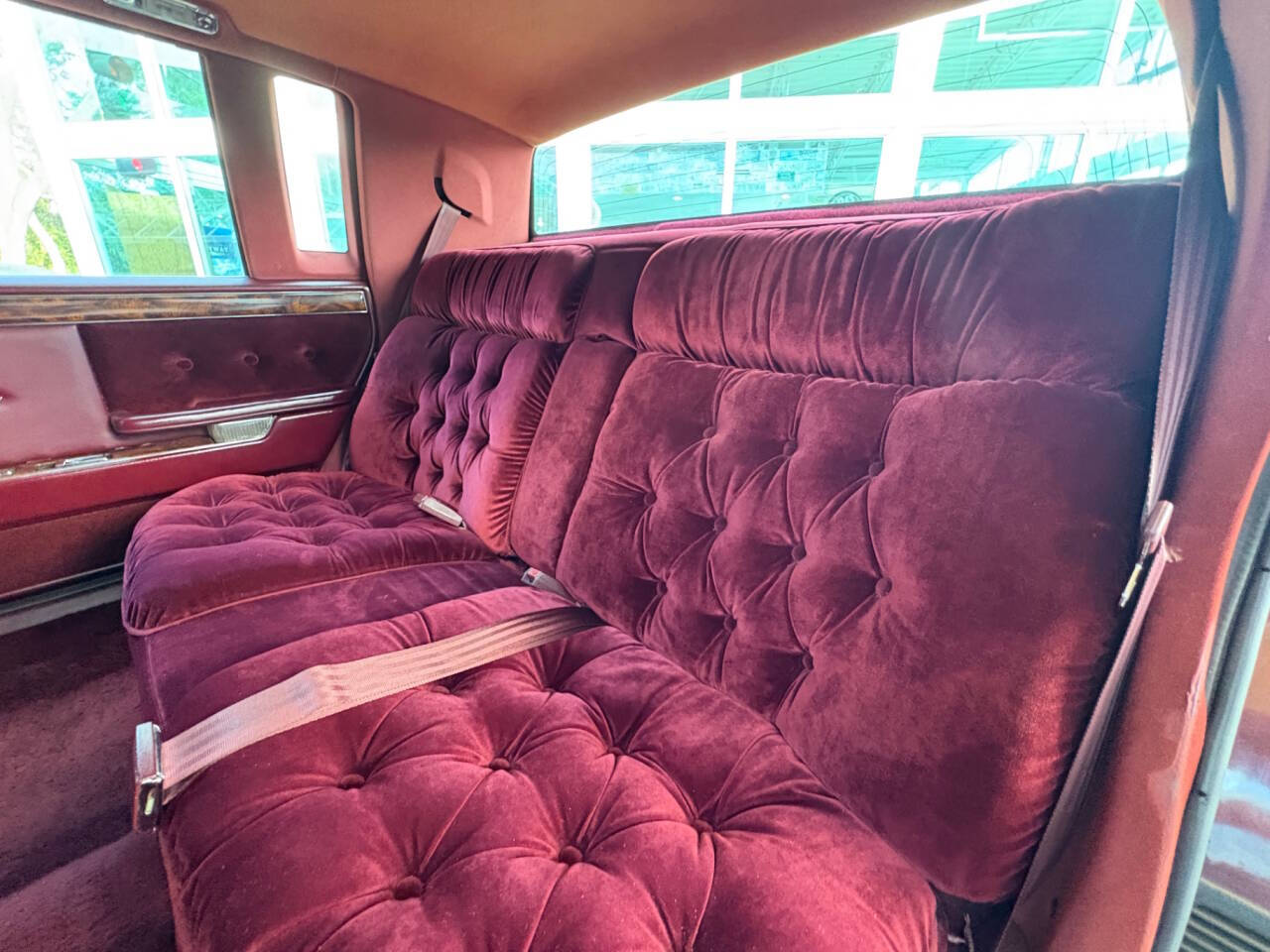 1990 Chrysler New Yorker 32