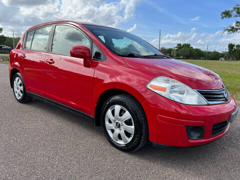 2011 nissan versa red