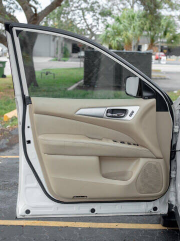 2017 Nissan Pathfinder SL